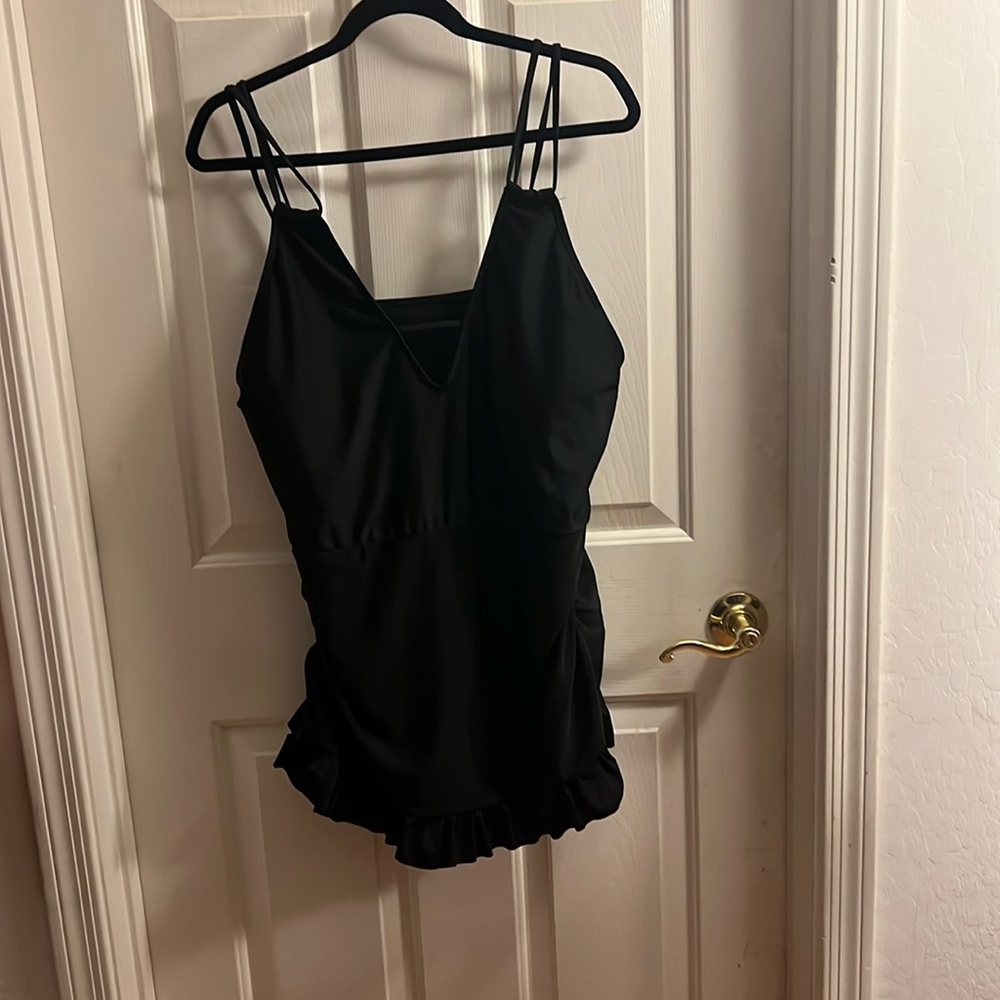 Plus size swim dress with attached brief. Size 4Xl